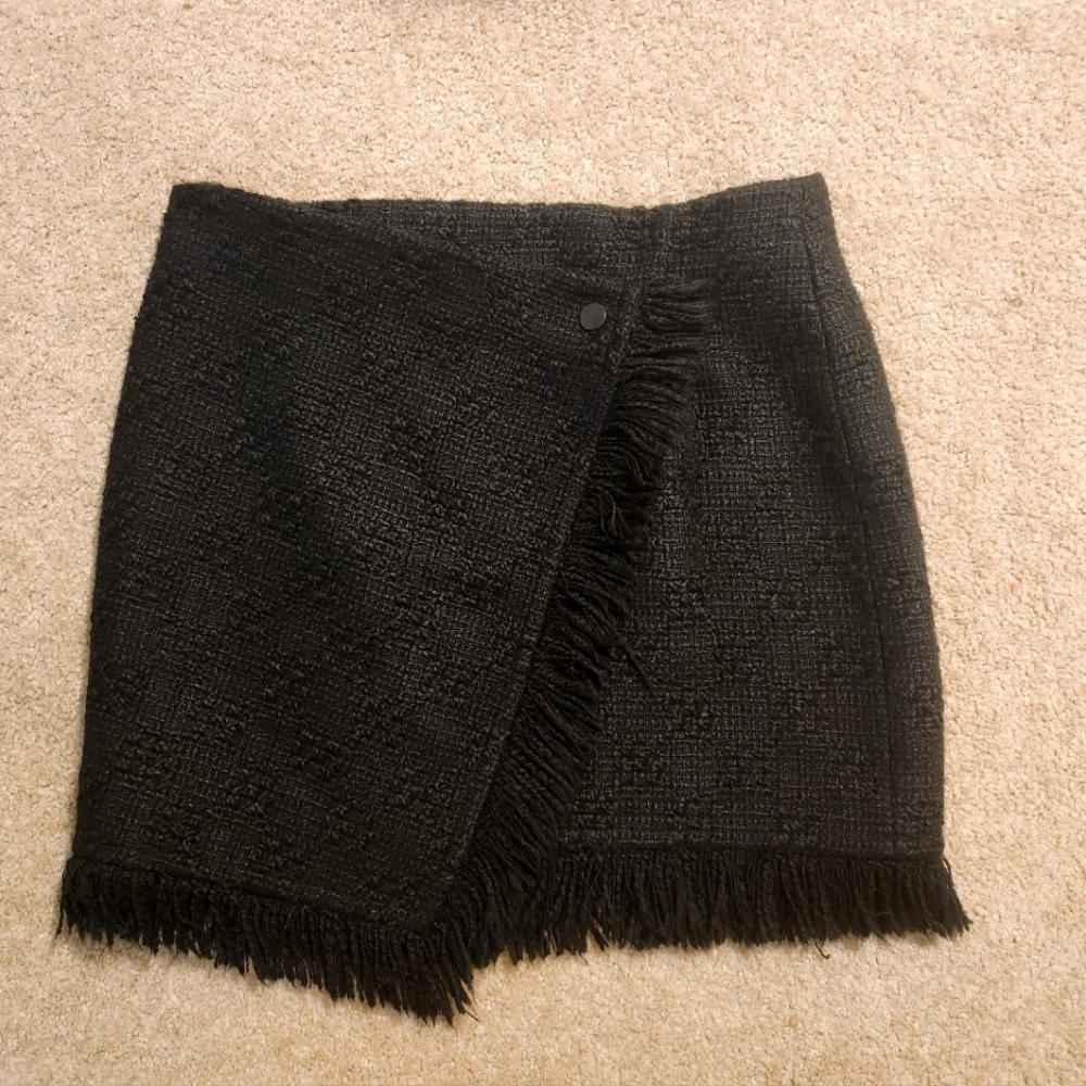 Zara Black Tweed Fringe Asymmetrical Wrap Mini Skirt in size  Small